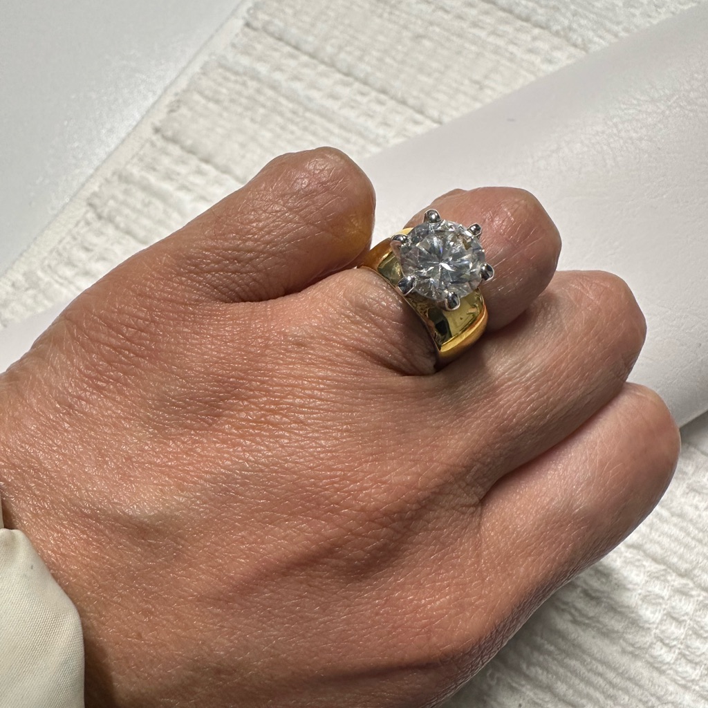 Elegant Gold And Silver Women's Ring